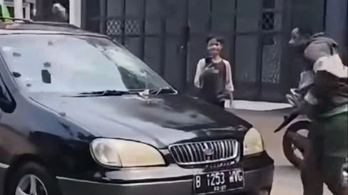Pria Lempar Batu ke Mobil di Jagakarsa Diamankan Polisi, Ternyata Pemilik Kendaraan Belum Melapor