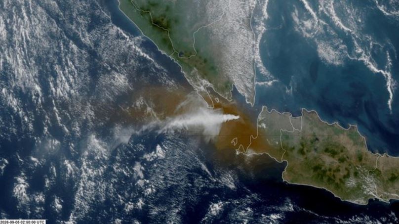 NASA Update Potret Erupsi Eksplosif Gunung Anak Krakatau, Citra Satelit Rekam Gas Putih dan Abu Cokelat Membubung