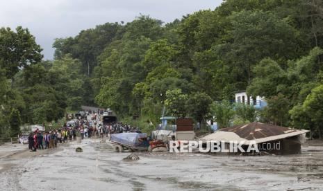 Korban Jiwa Banjir Bandang Nepal-China Capai 919 orang, 4.800 Hilang