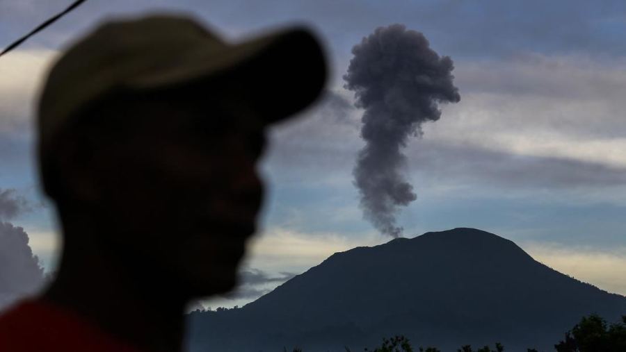 Usai Anak Krakatau, Ada Erupsi Gunung Ibu di Halmahera Barat