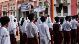 Abu Vulkanik Lewotolok Lumpuhkan Penerbangan di Lembata