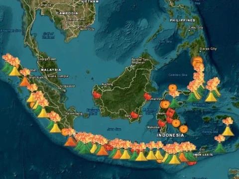 Lima Gunung Api Berstatus Siaga, Aktivitas Anak Krakatau hingga Semeru Masih Terpantau