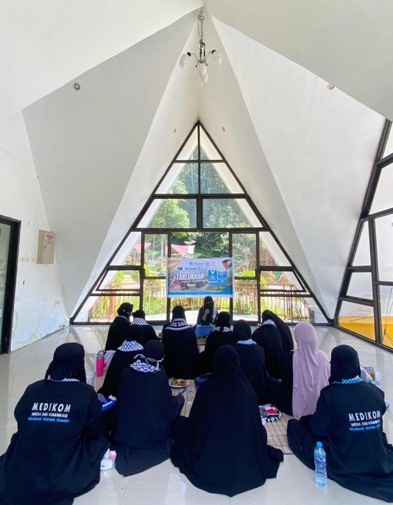 Berjuang Bersama, Taklukkan Dakwah Media: MEDIKOM Muslimah Wahdah Kendari Gelar Temu Tim Media Eps. 7