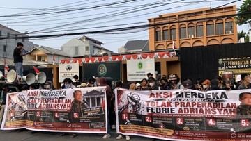 Massa Demo Jelang Sidang Putusan, Desak Hakim Tolak Praperadilan Febrie