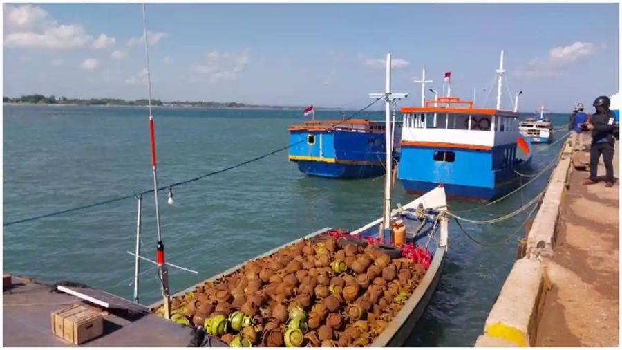 Cuaca Buruk Lumpuhkan Pelayaran Bulukumba-Selayar, Distribusi Elpiji Ikut Terganggu