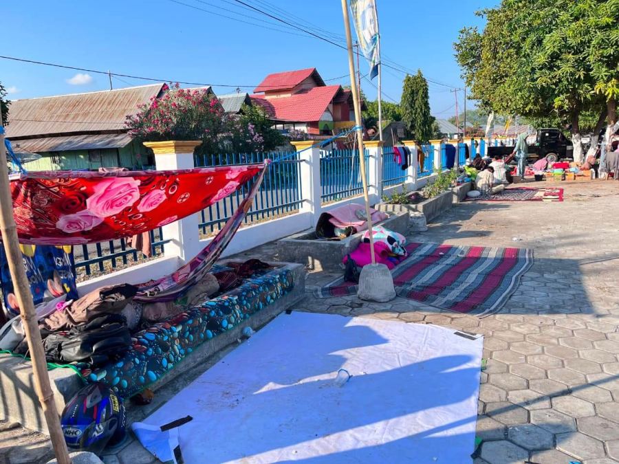 Catatan dari Mbay: Dinginnya Terpal, Hangatnya Kepedulian