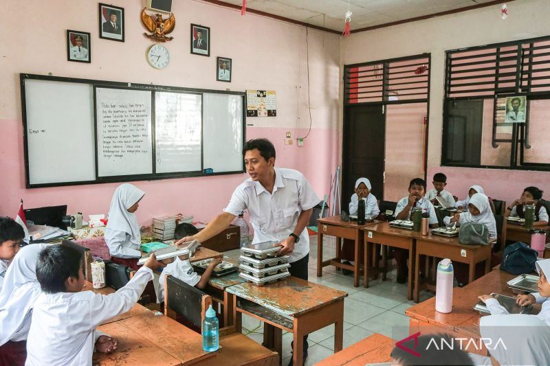BGN dorong delapan kebiasaan baik guru dan siswa saat konsumsi MBG