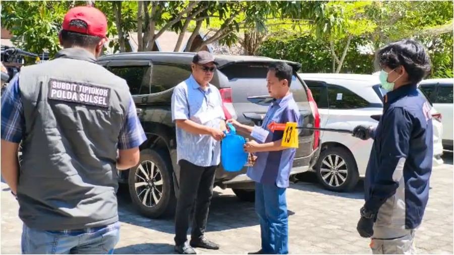 Rekonstruksi Korupsi Dinkes Parepare, Eks Kadis Peragakan Penyerahan Uang Pelicin Rp600 Juta