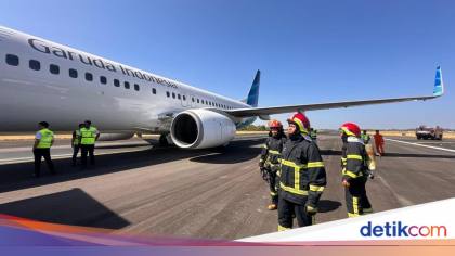 Pesawat Garuda Pecah Ban, Runway Bandara Hasanuddin Makassar Sempat Ditutup