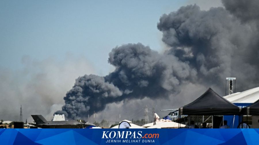 Ribuan Orang Saksikan Jet Tempur F-4 Jatuh, 2 Pilot Tewas