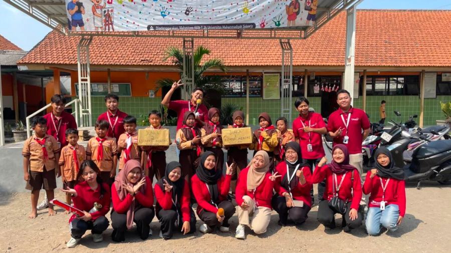 Semarak Kemerdekaan Tanpa Layar, KKN-T 26 Umsida Ajak Siswa SD Seru-seruan Lewat Permainan Tradisional