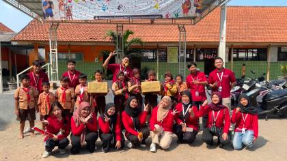 Semarak Kemerdekaan Tanpa Layar, KKN-T 26 Umsida Ajak Siswa SD Seru-seruan Lewat Permainan Tradisional