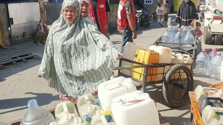 50 KK Buloa Dapat Bantuan Air Bersih dari PMI dan BPBD Makassar