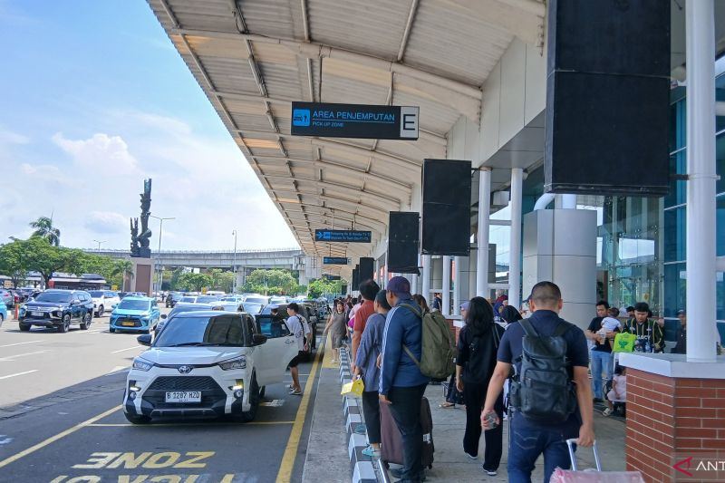 InJourney siapkan bus bagi penumpang penerbangan terdampak di Soetta