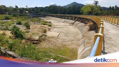 Bendungan Lekopancing Maros Mengering Akibat Kemarau Panjang
