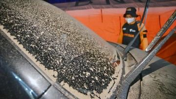 Waspada Paparan Abu Vulkanik Anak Krakatau, Ini Cara Melindungi Diri