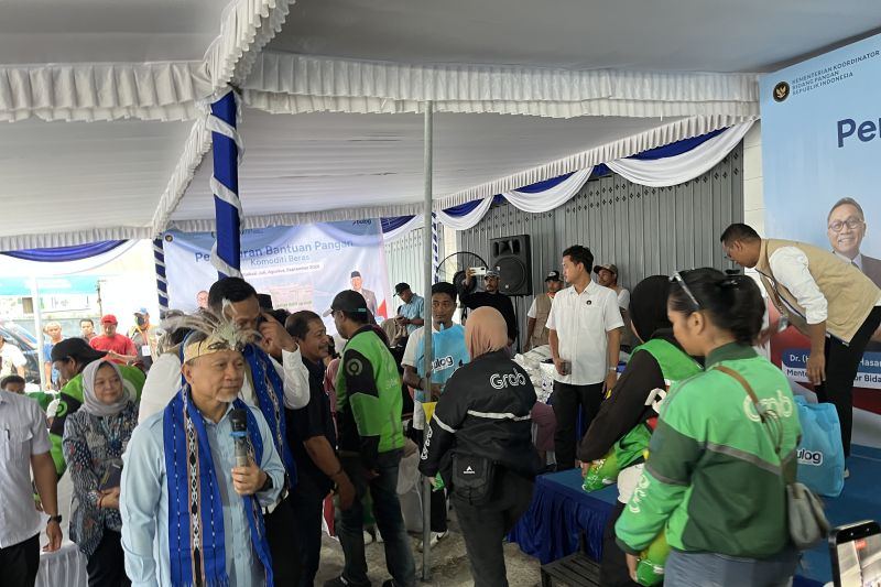 Kemenko Pangan salurkan 7.977 ton bantuan beras di Maluku