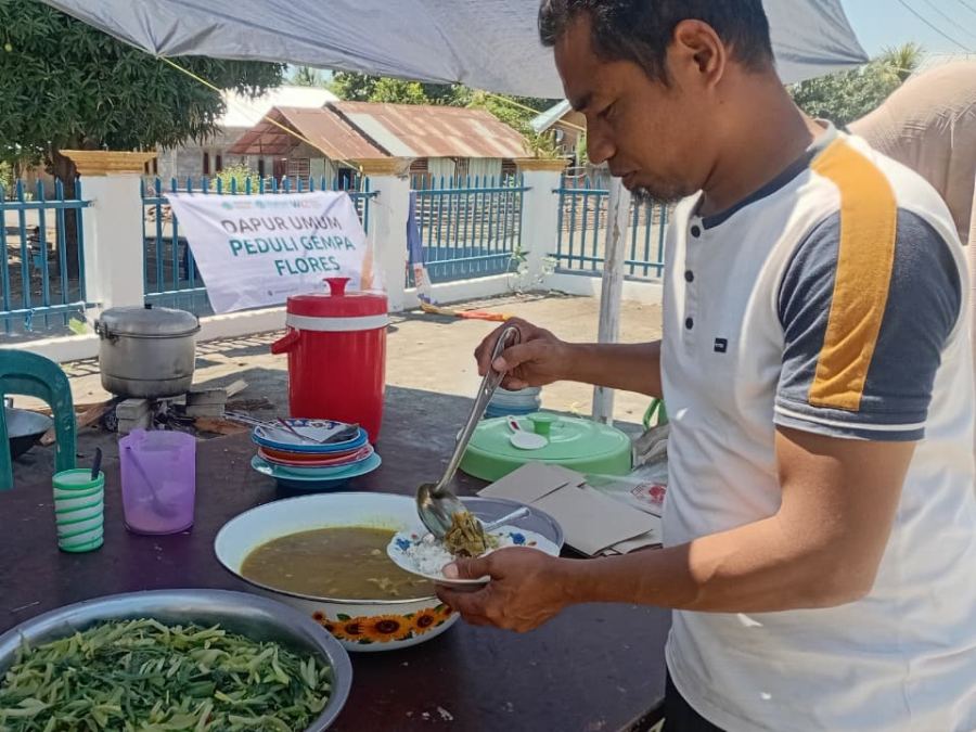 Aksi Cepat WIZ dan Wahdah Peduli: Operasikan Dapur Umum dan Penuhi Kebutuhan Mendesak Pengungsi Gempa di Mbay