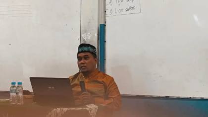 Guru dan Karyawan SDM 18 Surabaya Pelajari Tata Cara Salat Jenazah
