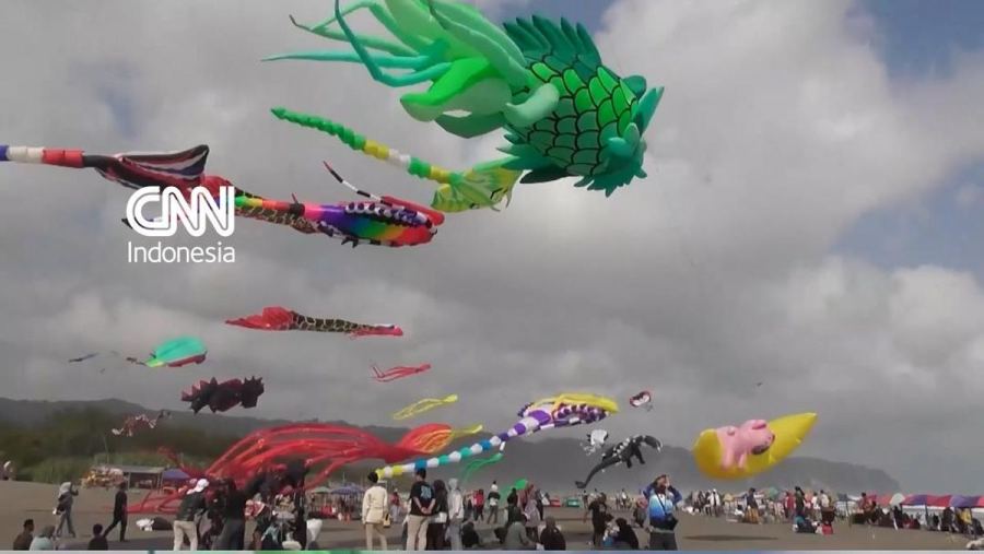 Festival Layang-layang Hiasi Keindahan Pantai Parangkusumo Yogyakarta