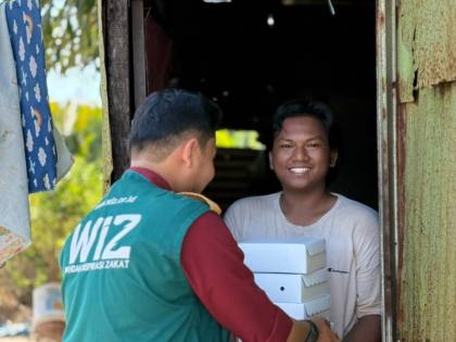 Hadirkan Kebahagiaan Pejuang Keluarga, WIZ Salurkan Program Sedekah Jumat di Makassar