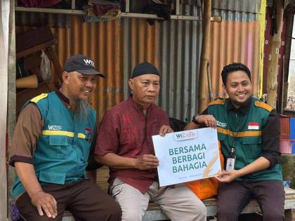Gandeng Laznas WIZ, Pia Mirah dan Tripleka Furniture Salurkan Zakat Tepat Sasaran di Pallangga
