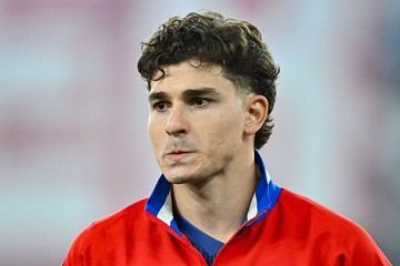 Julian Alvarez Kena Cemooh, Diego Simeone Membela