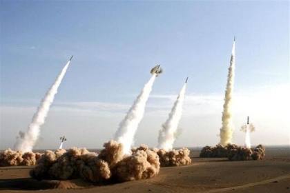 IRGC hantam kapal induk dan kapal perusak AS dengan rudal balistik