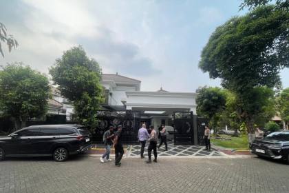 KPK geledah rumah anggota Polri terkait pengembangan kasus Ade Kunang