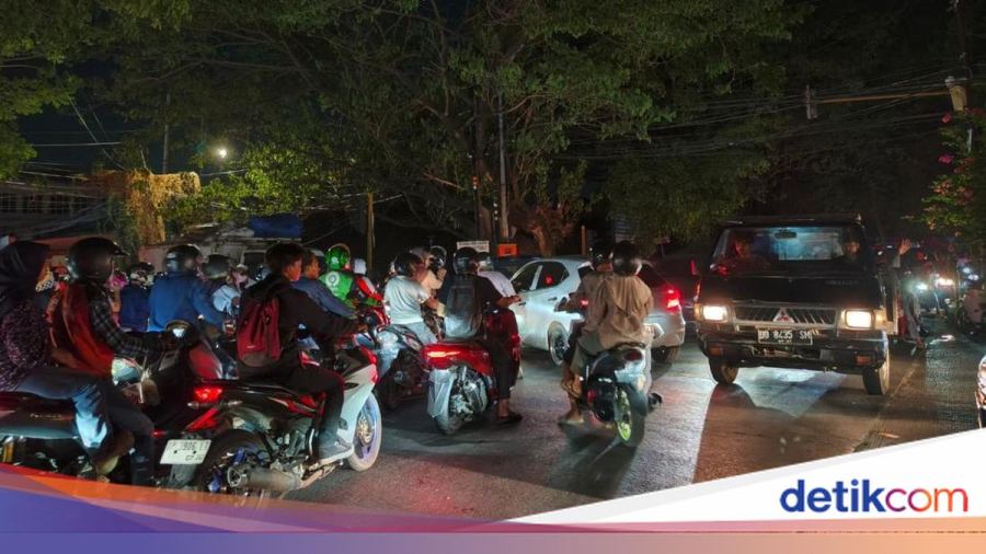 Abdesir-Batua Raya Makassar Macet Parah Imbas Pemadaman Listrik Malam Ini