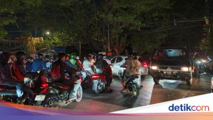 Abdesir-Batua Raya Makassar Macet Parah Imbas Pemadaman Listrik Malam Ini