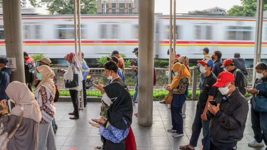 Ada Kebakaran Lahan, Perjalanan KRL Rangkasbitung Terganggu