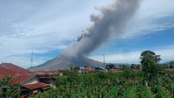 Erupsi, Status Gunung Sinabung Naik Jadi Siaga!