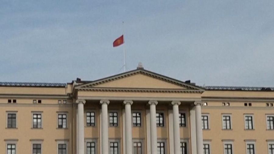Raja Norwegia Harald Wafat, Istana Oslo Pasang Bendera Setengah Tiang