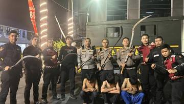 Tawuran Berdarah di Jalan Raya Bogor: 3 Pelaku Dibekuk, 7 Sajam Disita