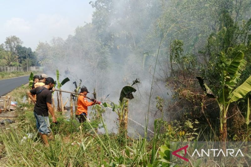 BPBD OKU kerahkan dua truk tangki air padamkan karhulta di lima desa