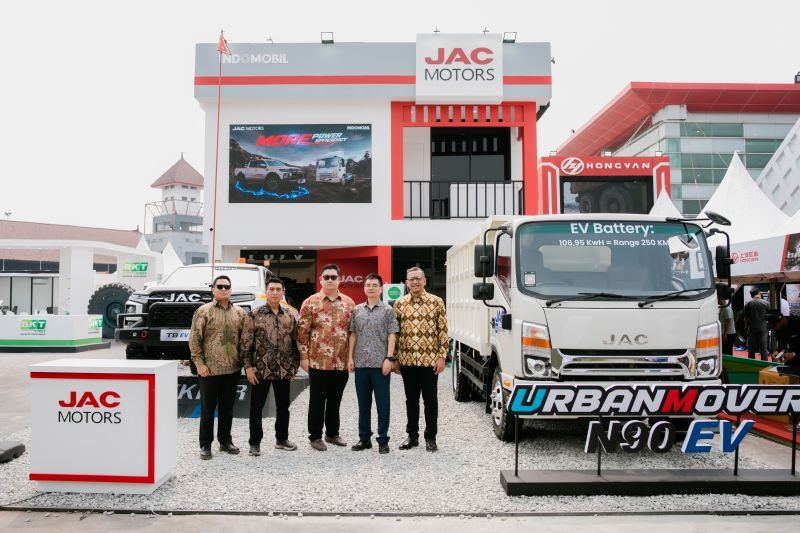 JAC usung kendaraan komersial EV dalam Mining Indonesia 2026 di JIExpo
