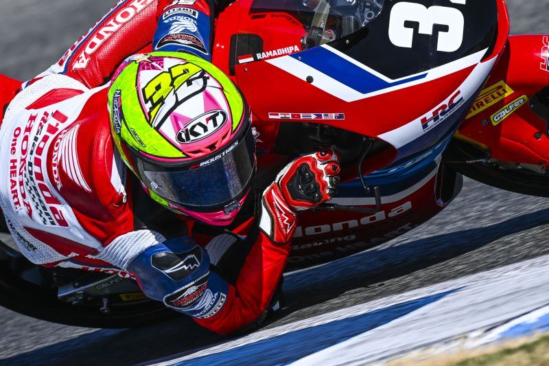 Kiandra Ramadhipa start di posisi ke-12 di Moto3 Junior Valencia