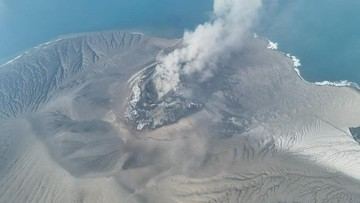 Kenapa Abu Anak Krakatau Bisa Terbang Ratusan Kilometer?