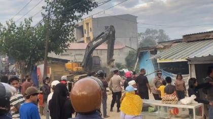 Detik-detik Pembongkaran Bangunan di Bypass Kendari Sulawesi Tenggara, Sempat Diwarnai Kericuhan