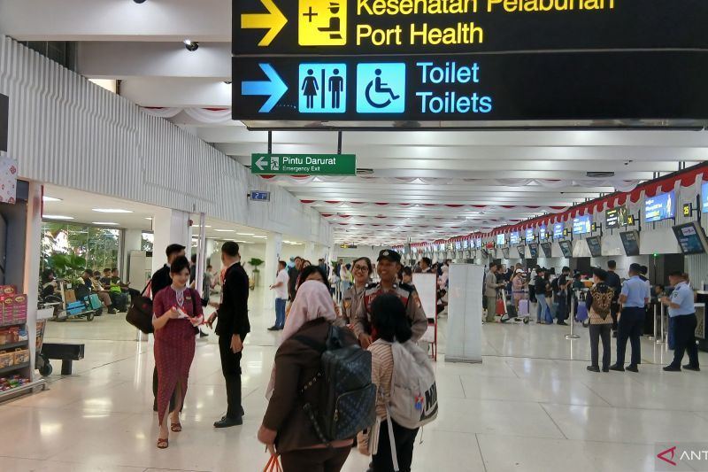 Penutupan tiga bandara akibat erupsi Anak Krakatau diperpanjang