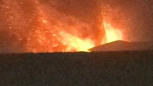 Gunung Anak Krakatau Keluarkan 'Air Mancur Lava', Apa Itu Fenomena Lava Fountain?