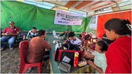 Puskesmas Ambruk Diguncang Gempa, Tim Medis UMI Layani 100 Warga dari Tenda Darurat