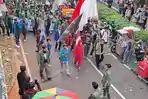 Pria Berkostum Money Heist dengan Topeng Salvador Dali Pimpin Longmarch Massa Mahasiswa UPN ke DPR