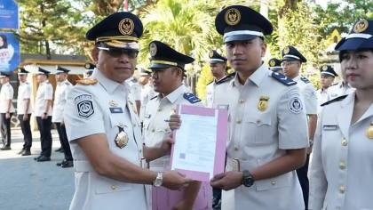 Kanwil Ditjen Imigrasi Sulawesi Tenggara Lantik 2 Pejabat Nonmanajerial dan Ambil Sumpah 67 PNS