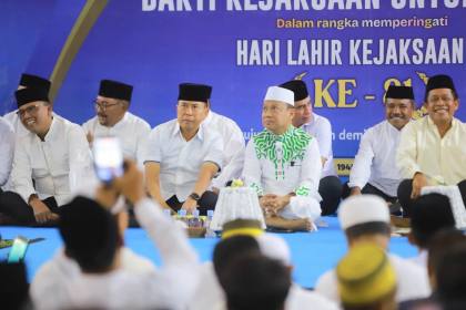 Gubernur ASR Hadiri Pengajian Akbar Kejati Sultra Bersama Ustadz Das’ad Latif | LPP RRI