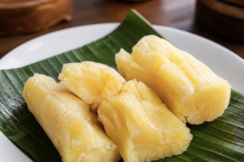 Singkong kukus sering keras? Ini 8 tips agar empuk dan pulen