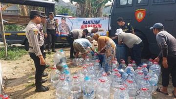 Bantar Panjang Tigaraksa Kekeringan, Polisi Kirim Air Bersih
