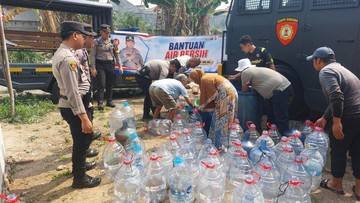 Bantar Panjang Tigaraksa Kekeringan, Polisi Kirim Air Bersih