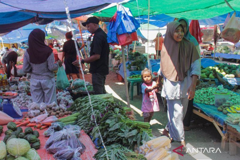 Populer kemarin, kondisi terkini 170 pendaki Semeru-bongkar makam kuno